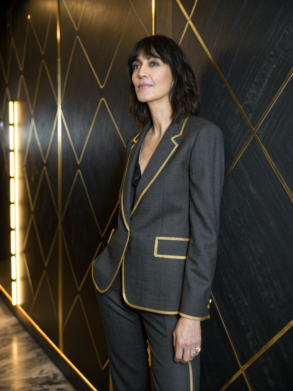 Minimalist light and shadow geometry